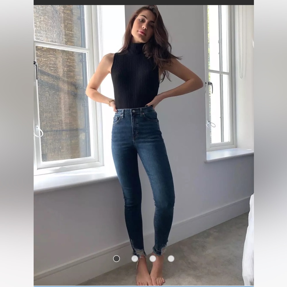 🔥👑HOST PICK👑🔥 NWT $80  Topshop Jamie skinny jeans with ripped hem  size 4